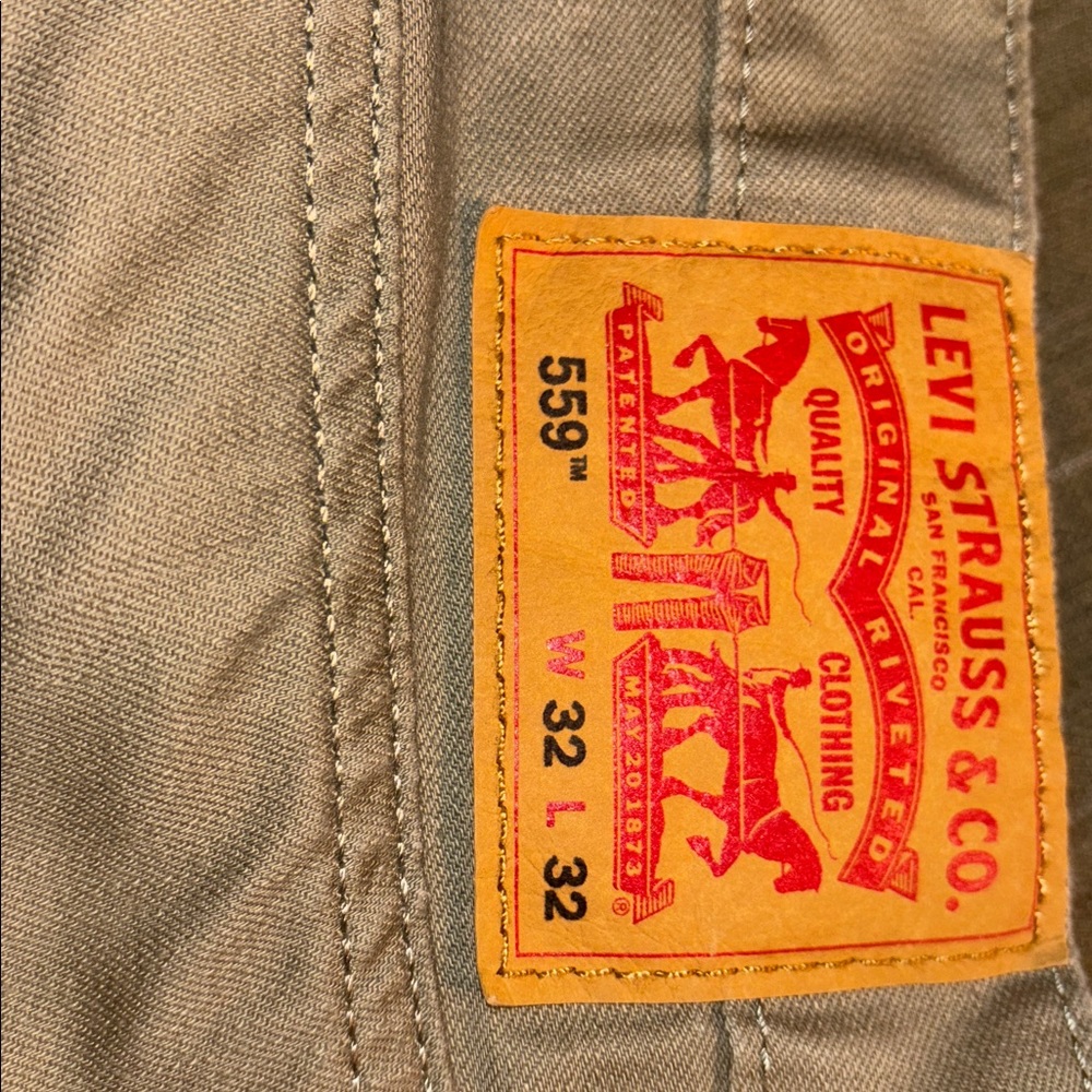 Mens Levi’s jeans 559 fit. Like new condition